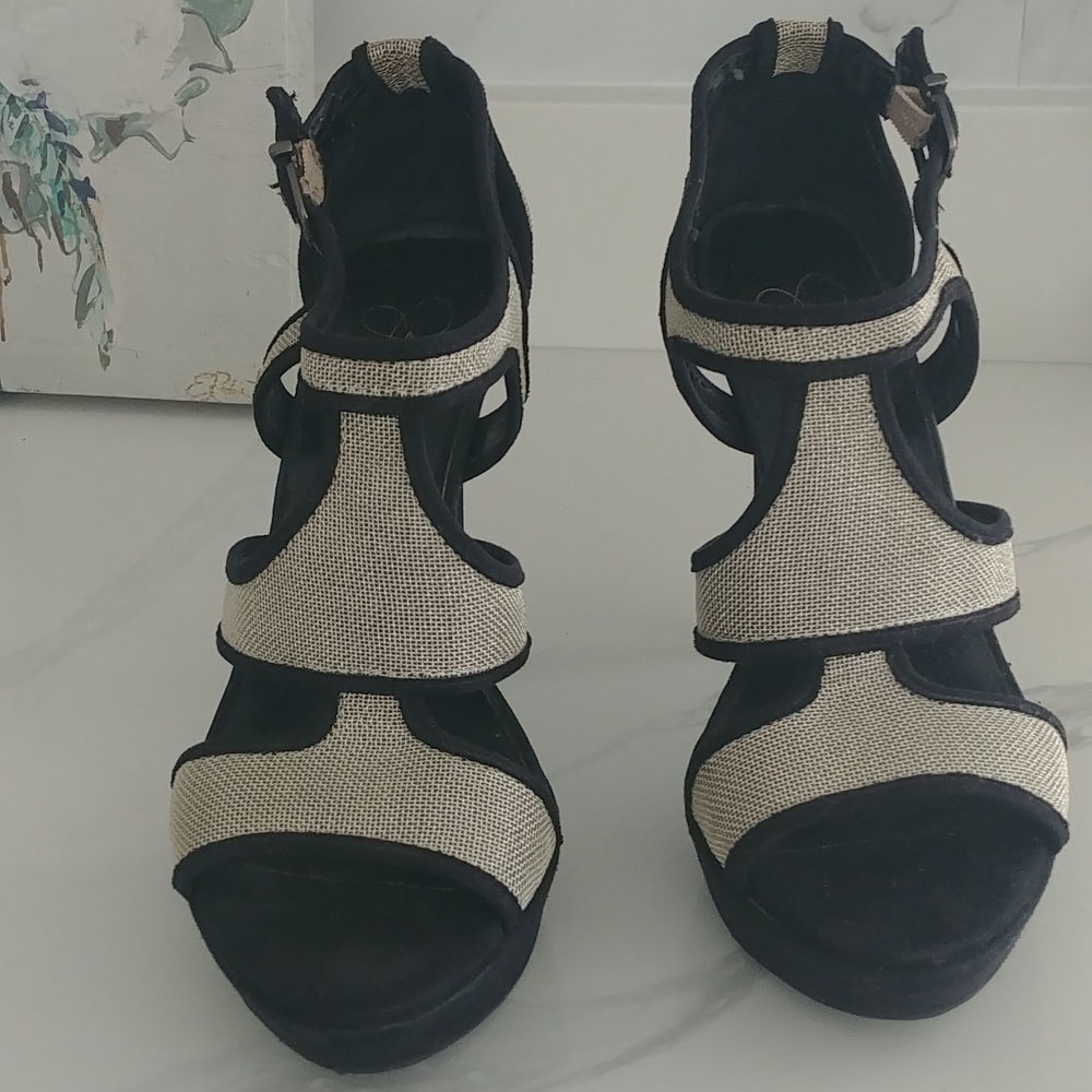 Jessica Simpson Unique Metal Mesh 5 inch heel with 1 inch plstform. Comfortable.